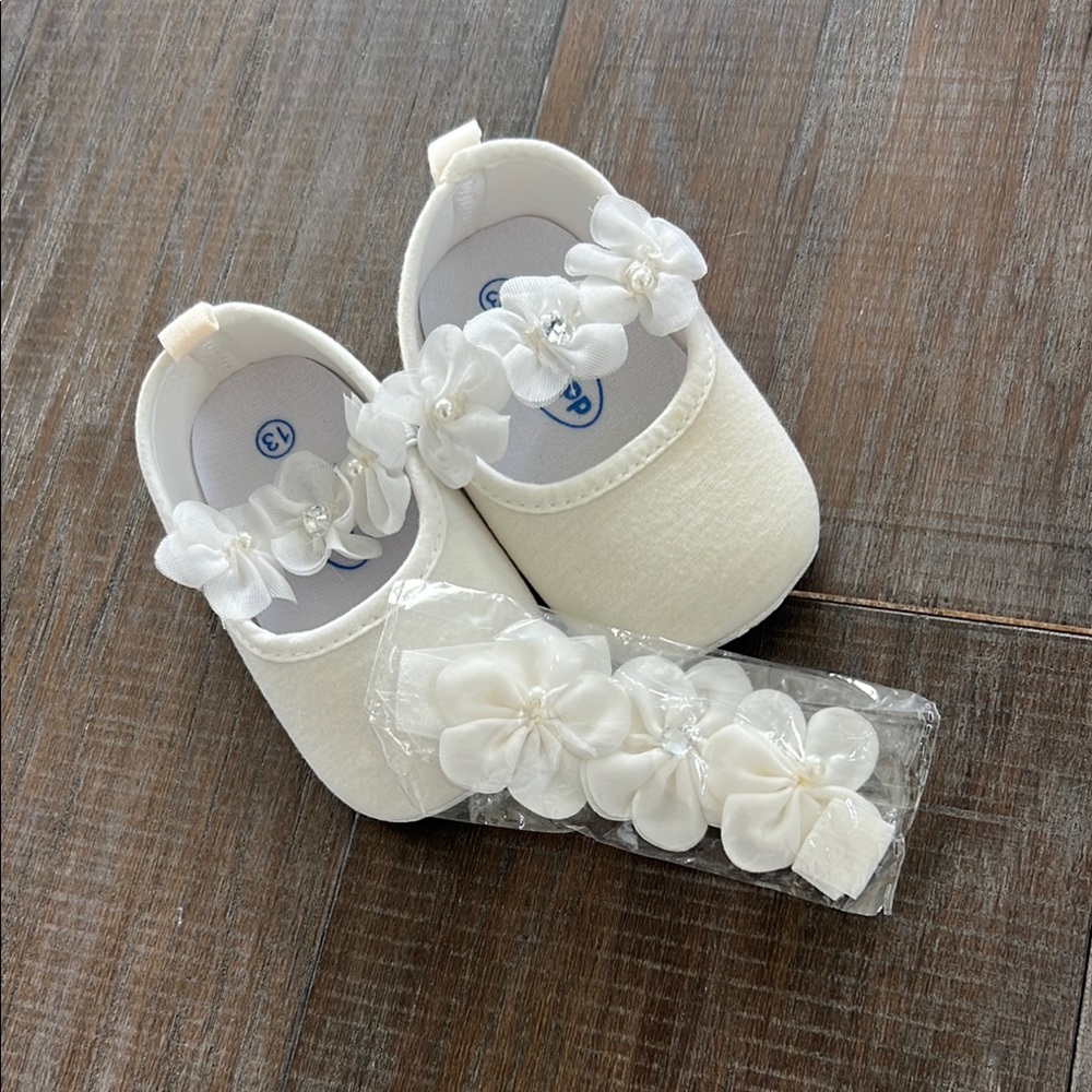 White Floral Detail Baby Shoes + Headband Set (12-18mos)